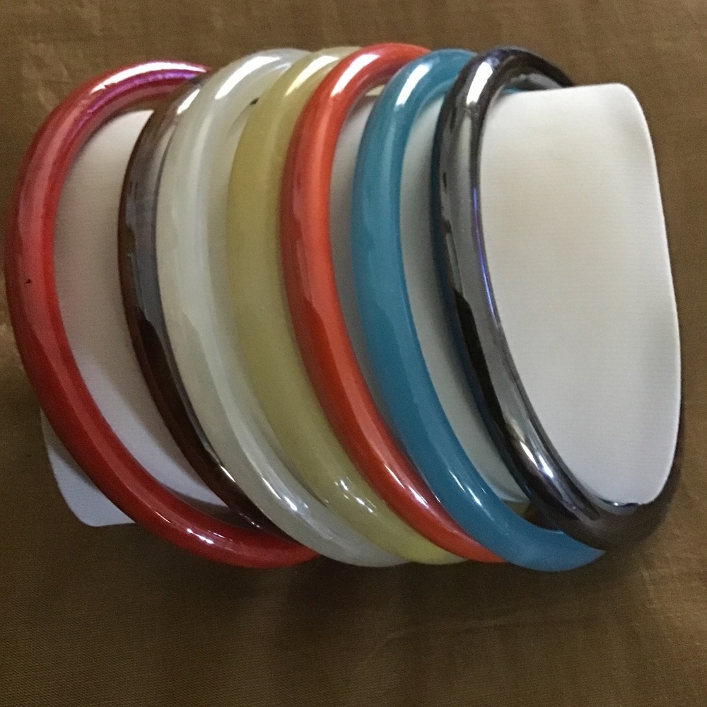 Glass Bangle Bracelet Lot. Of  7 Red Orange Black Brown White Yellow